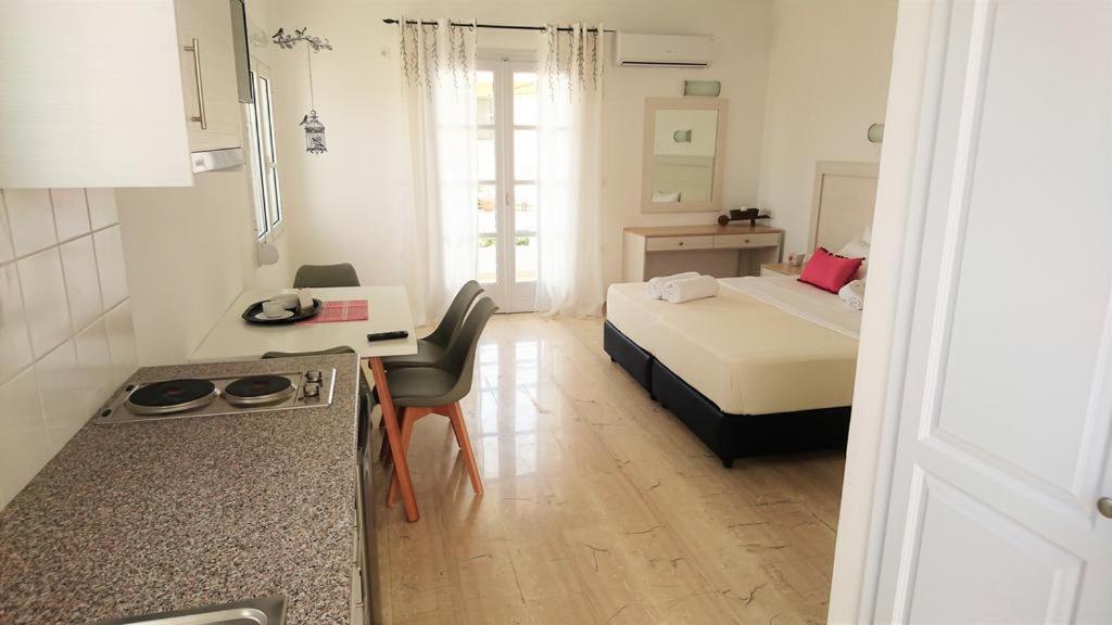 Crown Apartment *